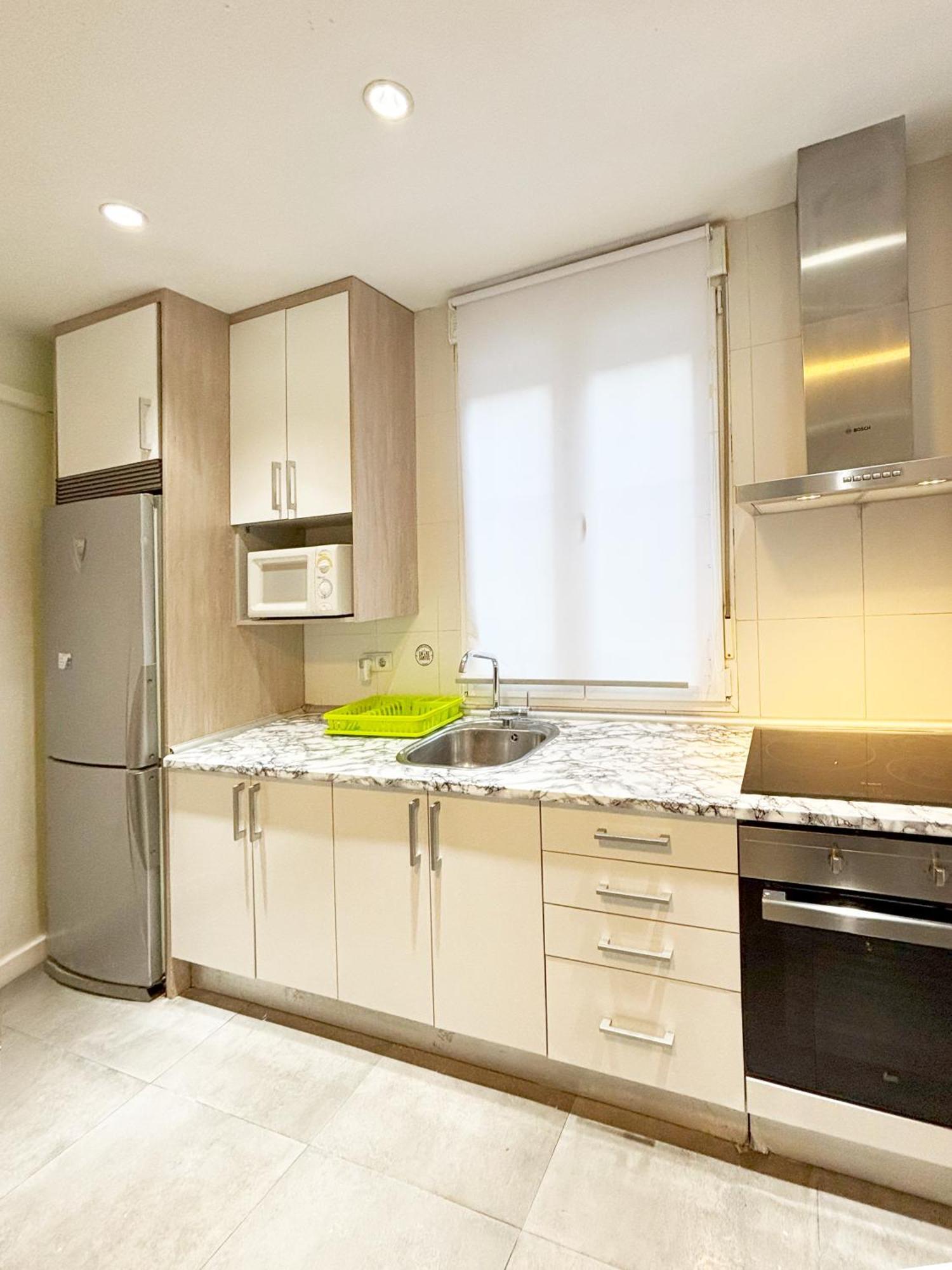 Bright, With A Patio And A Good Area Appartement *